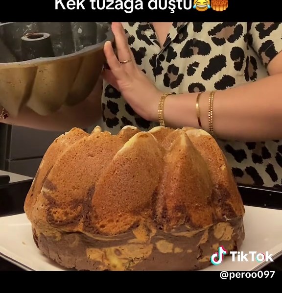 Kek Tarifi Kolay: Kalıptan Kek Çıkarma İpuçları