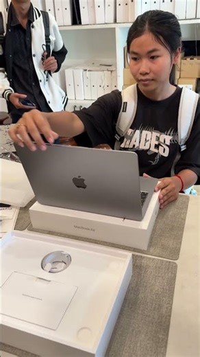 MacBook Air M2 Unboxing