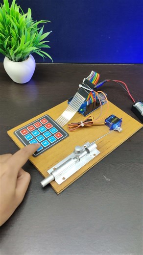 Automatic Door Using Arduino UNO #automaticdoor #arduinoprojects #arduinouno #arduino #keypad #iot