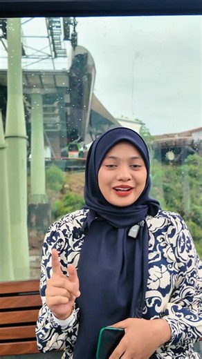 Ika sebenarnya dah lama hampa tak naik Cable Car ni sebab tu jadi laguni 🥹 Tapi memang best gila dekat atas boleh nampak view yang super cantik hanya ada dekat Langkawi jaa hampa 😍 Nak rasa pengalaman naik cable car yg antara tertinggi di Asia Tenggara. Boleh DM nombor di bawah 👇🏻 017-533 4796 #mrlangkawi #langkawi #cablecar #skycab #langkawiskycab | Mr Langkawi