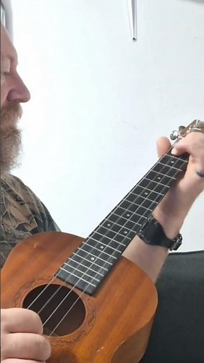blues shuffle (baritone ukulele)