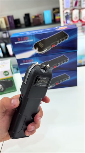 ¿La próxima ya probamos? 🤨 Picana eléctrica con linterna ⚡️