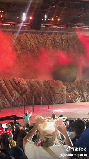 Watch out for that boulder Indy! ? #indianajones #indianajonesstuntspectacular #hollywoodstudios #waltdisneyworld #wdw