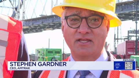 Portal North Bridge project reaches milestone with installation of third arch