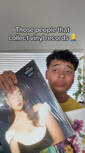 Literally just WASTING money of plastic when streaming exists 😭 #vinyl #record #collection #music #album