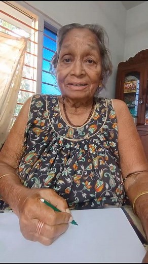 Grandma, what are you drawing today ✍️ #painting #drawing #art #emoji #shorts