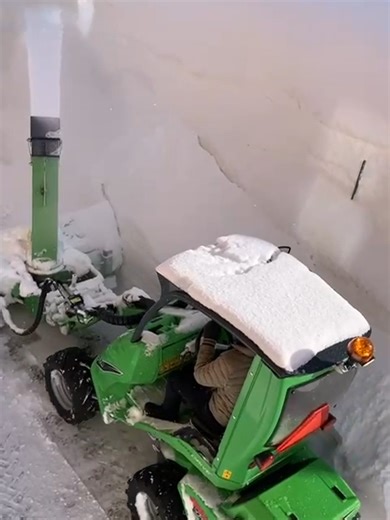 One more great video from Japan ! When it comes to handling huge amounts of snow, Avant is a truly reliable helper. ❄️💪 #AvantTecno #AvantInAction #SnowRemoval #WinterWork #CompactPower #SnowBlower #AvantAroundTheWorld #AvantInJapan