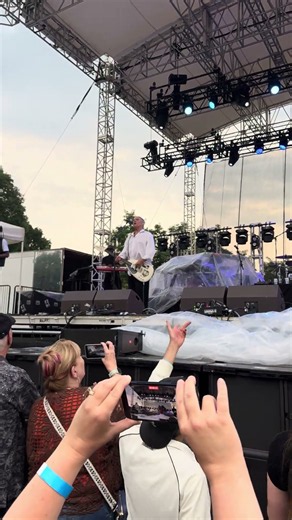 The English Beat – “Tenderness” LIVE 🔥 #Live #Music #LiveMusic #80sMusic #TheEnglishBeat