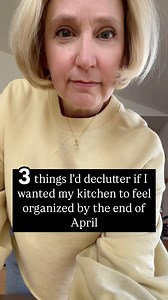 First SAVE 💾 this so you can come back to it! Use this strategy if you don’t have time for a full blown kitchen declutter but you want a noticeable difference fast! These 3 mini-projects don’t take a lot of time but leave your kitchen feeling lighter and oh-so organized ✨ 1. Your spices. Take everything out, eliminate duplicates, toss jars you never use and loosely alphabetize. Add a rack, riser or drawer organizer to keep them visually accessible 🧂 2. Your pot lids. Edit duplicates and get a 