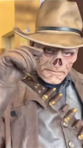 Check out this Fallout Ghoul cosplay seen at Monsterpalooza 2024! *Mask by: @immortalmasks • *If you’re the cosplayer, please tag! Monsterpalooza’s off-shoot fall event, “Son of Monsterpalooza”, returns to The Marriott Burbank Convention Center & Hotel this October 11-13! For early announcements, join our mailing list! Click here ➨ https://lp.constantcontactpages.com/su/xMKv1fv?fbclid=IwAR0vahhQFvXasFj3Vt4dhmAfYBpcifpFA8CsoWyTHITsfl76QOjfsBh8urY EARLY BIRD PRICED tickets for Son of Monsterpalooz