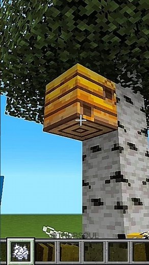 how to make a bee nest and honeycomb in Minecraft... #minecraft #honeybee