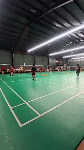 Queuing Doubles #badminton #queuing