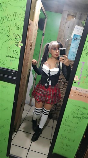 LadyShady_13 (@ladyshady_13)’s videos with im bored play w me - ✰