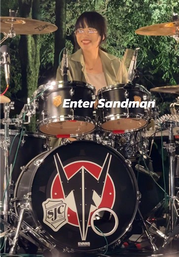 Enter Sandman by พี่เบน 🎸🤘🏻 จำชื่อน้องไม่ได้ น้องตีกลองโคตรมันส์ เก่งมากกก เสียดายมากกกได้แค่นี้เมมดันเต็ม 🥰🥁🥁🔥🔥 #sillyfools #sillyfoolscamp #ซิลลี่ฟูลส์ #sillyfoolsband #พี่เบน