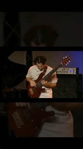 John Patitucci takes Spain to another level—fluid technique, harmonic depth, and pure musical storytelling from one of jazz fusion's masters. Which moment moved you the most?👇 By @johnjpatitucci #sogrooveoficial #johnpatitucci #basssolo #jazzfusion #spainsolo #basslegend #bassgroove #bassplayer #bassistlife #bassmusician #basslove #basscommunity #groovemaster #bassinspiration #bassvibes #lowendtheory #fusionbass #bassistsofinstagram #bassicon #virtuosobass #chickcorea | Só Groove