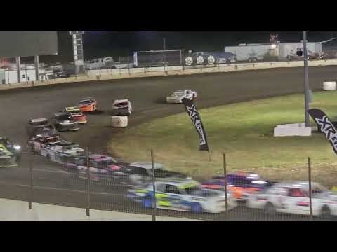 Stock car feature Farley 8.29