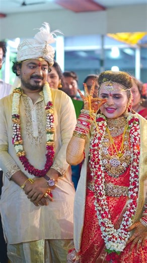 High Click Photography on Instagram: "Their chemistry > any choreography ✨💃🕺. . . . . . . . . . . #WeddingDance #SuseKiAgiravaMadhire #PushpaVibes #WeddingReels #DanceReels #CoupleDance #BrideAndGroomDance #SouthIndianWedding #DesiWedding #WeddingMoments #CinematicWedding #WeddingVideography #IndianWeddingDance #TrendingReels #ViralReels #ReelsIndia ."