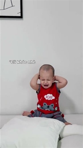 Tổng Hợp Những Khoảnh Khắc Đốn Tim Của Nhóc Eli Khiến Ba Dũng Mẹ Vy Tan Chảy Hàng Ngày