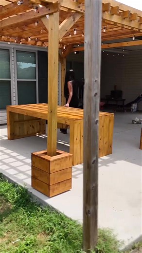 Simple DIY Outdoor Table for Beginniers. #woodworking #diy #outdoorfurniture #outdoortable | Martha Amalia