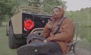 Drake shows support for Young Thug and Gunna with “Free YSL” call in ‘Sticky’ video