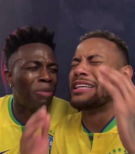 "THEY'RE LIKE TWO BABIES!" 🤣 Haaland gives Neymar and Vini Jr. a historic scolding.