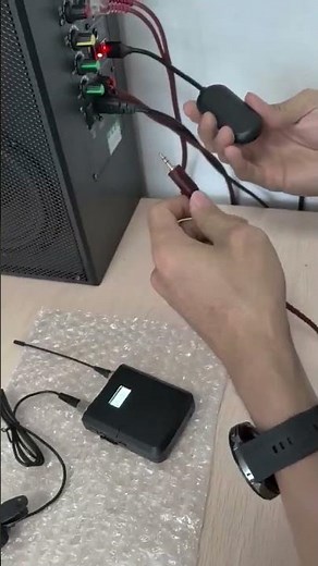 How to Connect Wireless UHF Lavalier Microphones?