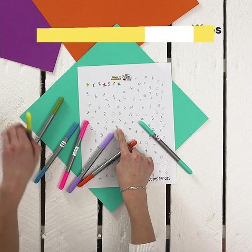 Apprendre les lettres et les chiffres à l’aide d’un jeu d’association
