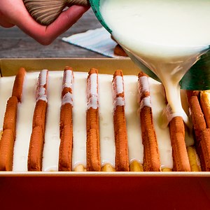 49K views · 760 reactions | Legpuhább sütés nélküli torta! Nagyon könnyű és ízletes hozzávalók: piskóta -20 db tej - 1 bögre kakaós keksz - 30 db hozzávalók a krémhez: tej - 1750 ml liszt - 80 g kukoricakeményítő - 80 g cukor - 220 g vanília eszencia - 10 g tojás - 1 db citromhéj - 1 db Tepsi 25 cm x 25 cm Hűtőben 2 óra | Ízletes.TV | Facebook