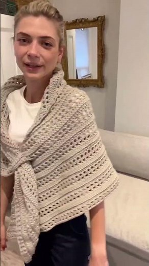 Oh-So-Pretty-Easy Triangle Shawl crochet pattern