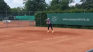 Andrea Petkovic on Instagram: "almost the old andrea - all the way down to the drop shot volley ending to every point amirite. high five!"