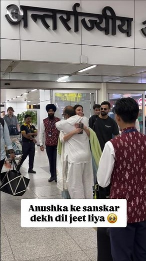 Anushka Sharma’s gesture wins hearts ❤️🙏 #shorts