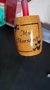 Customizing a stainless steel coffee mug with glitter and vinyl #diy #coffeemug #craft #teacher #art #gift | Brance So Craftee