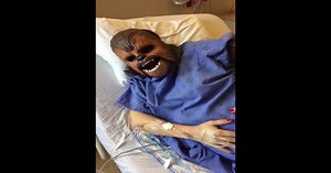 VIDEO: Mom wears Chewbacca mask during labor