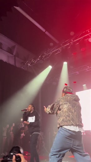 Sofaygo Mania Tour: Live Performance of Satellite