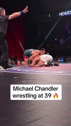 Michael Chandler vs. Chad Mendes 🤼‍♂️ (via rafwrestlingusa/TT)