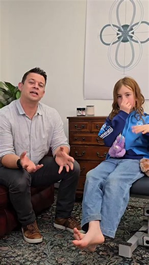 Swimming is great for brains but some kids panic when floating. The Moro reflex, if it is retained, can be the cause of kids struggling to stay calm in the pool and learning to float. Very easy test to do to check for the reflex. A few minutes a day working on the reflex can make a huge difference. #brainandbodyhealth #bluefitswimming #primitivereflexes #moro #swimming #neurodevelopmental | Brain and Body Health Gladesville