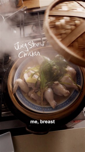 100 Recipes to Get You Cooking Episode 4 Steamed Chicken & Rice Full trust, this one's a banger and a great way to hit your protein macros too. Ingredients (Steamed Chicken): 1 whole chicken Salt, to taste 50g old ginger 4 sprigs spring onion 2 sprigs coriander 60g Chinese wine Chicken Seasoning (adjust to taste): Steaming juices, reduced by half Salt Soy sauce Spring onion Coriander Shallot Sesame oil #steamedchicken #chicken #100recipestogetyoucooking #rice #easyrecipe