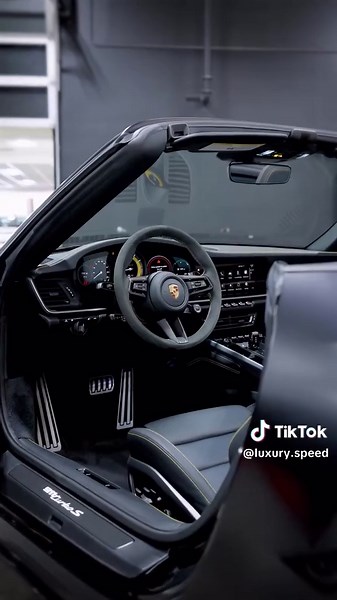Exploring the Porsche 992 911 Turbo S Cabriolet