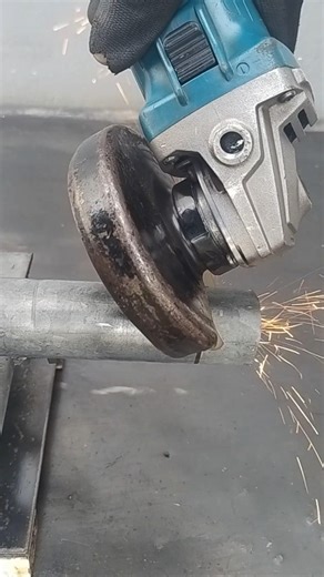 how to cut pipes precisely using an angle grinder #anglegrinder #diy #idea #metalwork #welder