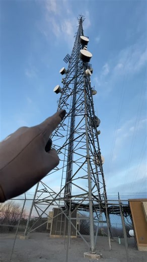 Joey on Instagram: "Difference between microwave antennas and radio wave antennas explained📡📶#construction #reels #climbing #jobs #influencer"