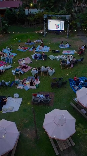 🎄✨ Christmas Movie Night ✨🎄 Celebrate the season with a relaxed outdoor Christmas movie night for all ages. A perfect way to enjoy a festive evening with family and friends 🌟 📅 Friday 19th December 🎬 Movie screening at 6:30pm 🍔 Food & drinks available from 5:00pm 🎟 Free entry Settle in with your blankets, cushions, and cosy layers to make the most of a magical Christmas night outdoors 🧣✨ | Boomerang Farm Golf Course