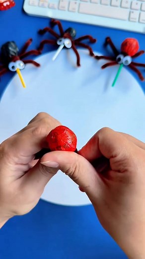 14K views · 34 reactions | Step-by-Step Lollipop Spider Craft #spidercraft #halloweencraft #lollipopcraft #kidsdiy #funart #creativecraft #diyforkids #spookycraft #handmadefun #easycraft | paper craft ideas | Facebook