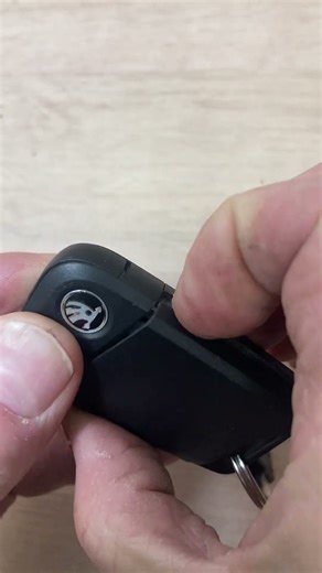 Skoda smart key battery change -EASY DIY #automobile #mechanic #remotebattery #remotecontrol #tech
