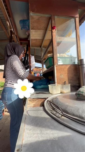 Bagian 204|Kontenku sekarang 1 minggu sekali up,dulu setiap hari up.gatau lah wee bingung aku.kalo gadak pasar malam ya gini lah wee cuman setiap hari rabu aja aku ngonten video jualan mie ayam baksonya.maap ya wee