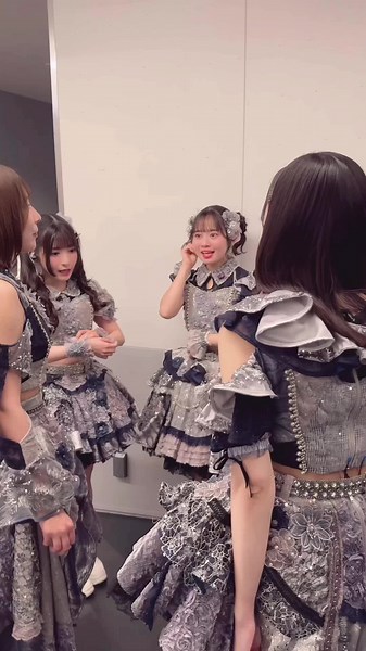 アイドルのライブ出番直前に潜入🎤💓レアなアカペラバージョン撮っちゃった🥺🌟#ババババンビ #babababambi #アイドル #アカペラ #japanesegirl #idol #楽屋 @岸みゆ👶🏻🎀❤️ @水湊みお @るいちゃん @コンドウサエコ @宇咲です。🐰