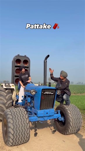 Nishu bhai ke dost nirupal bhai Apne tractor se patakhe fodate hue 💪🦁