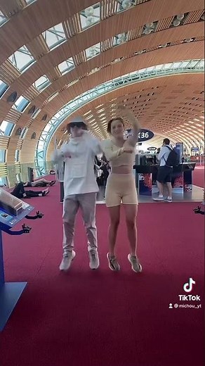 nouveau tiktok de michou et pidi à l’aéroport de paris