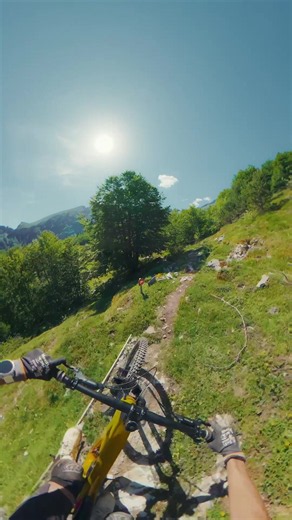 La piste de l’Open Ride 👀 Les inscriptions se terminent le 25 juin 🤘🏻 Le lien est dispo en commentaire épinglé ainsi que dans la bio ⬇️ #mtb #gourette #enduro #dh