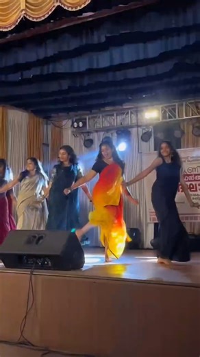 Laila Mein Laila Dance Performance