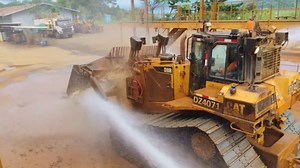 15-Minute Heavy Equipment Wash: Transforming the CAT D8R Dozer in Record Time